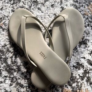 TKEES Women's Boyfriend Sandals in Light  Grey